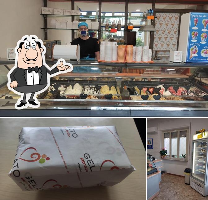 Tra le varie cose da Gelateria Dolce Vizio si possono trovare la interni e cibo