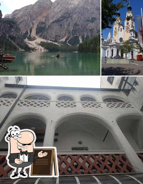 Guarda gli esterni di Dom Cafè