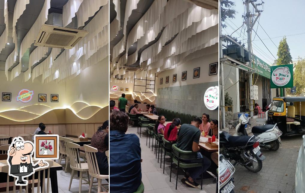 The interior of La pino'z pizza