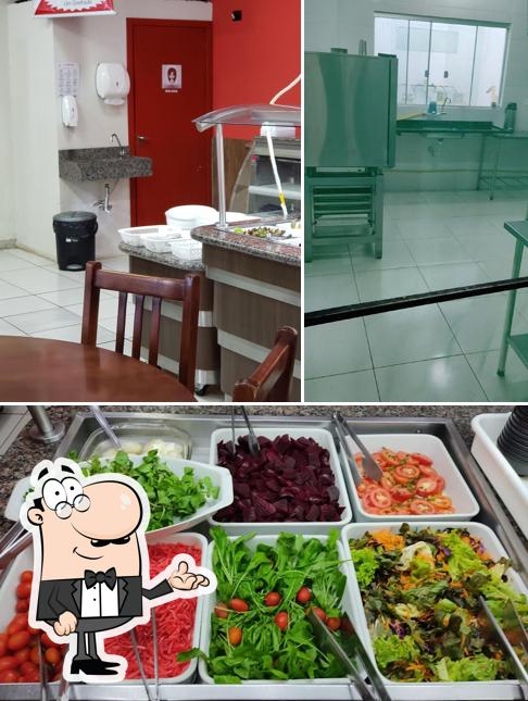 A imagem do Ikeda Restaurante Grill’s interior e comida