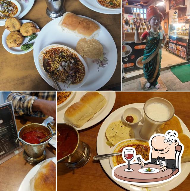 Pulled pork sandwich at Karbhareen Misal - कारभारीण मिसळ