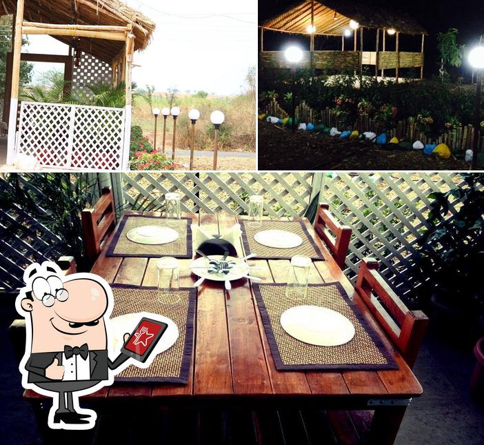 The image of OASIS family resturant Baramati’s exterior and interior