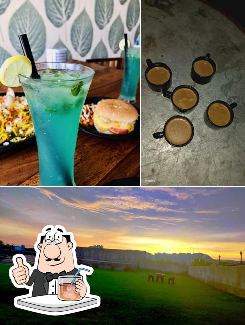 The image of Kay's Cafe’s drink and exterior