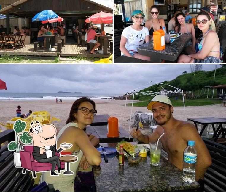 Veja imagens do interior do Canoas Bar