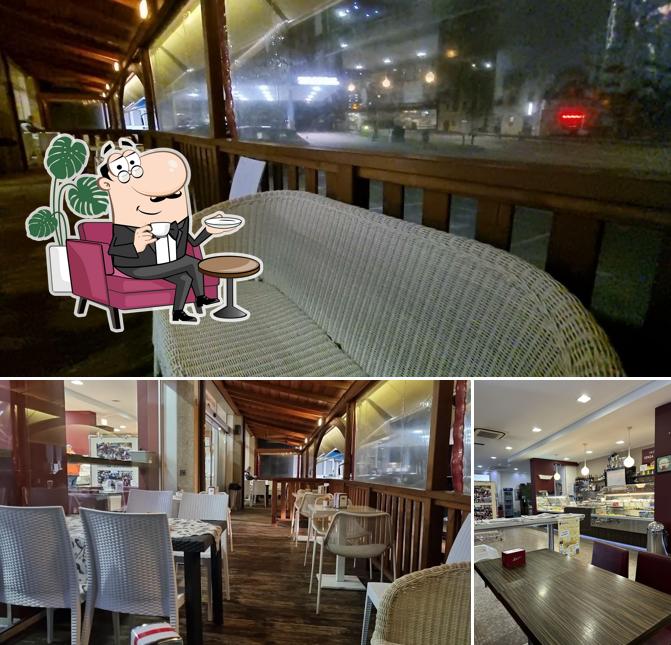 Dai un'occhiata agli interni di Bar Cappuccino