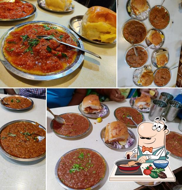 Chicken curry at Dwarka Pav Bhaji, Valsad