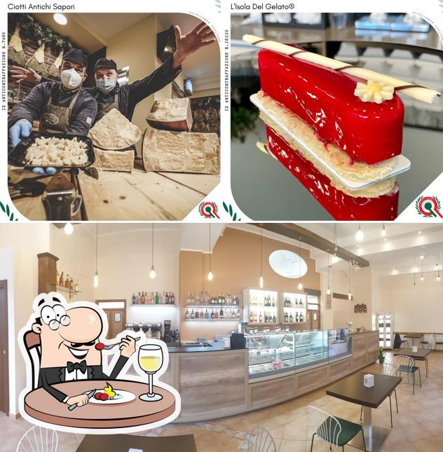 La cibo e interni del ristorante