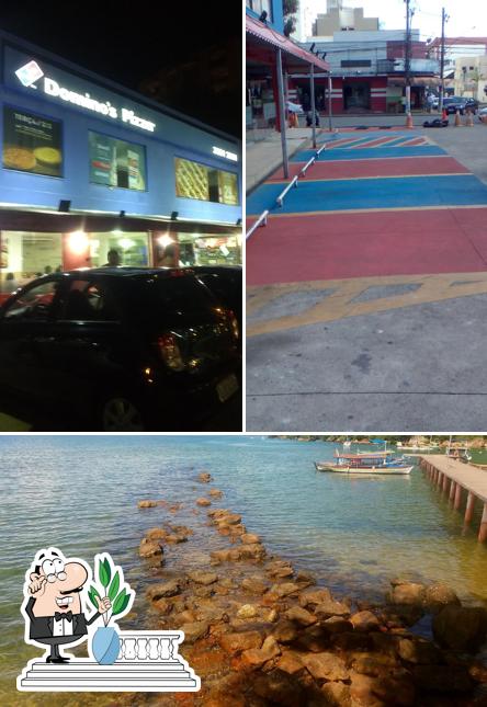 O exterior do Domino's Pizza
