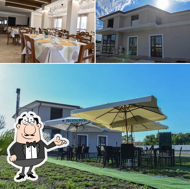 La foto di interni e esterno da La casina del gusto
