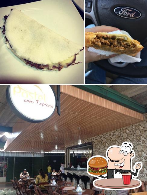 Peça um hambúrguer no Pastel Com Tapioca