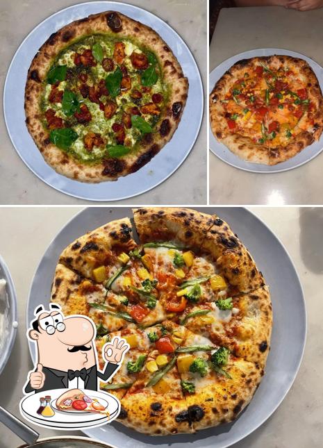 Try out pizza at Pleo