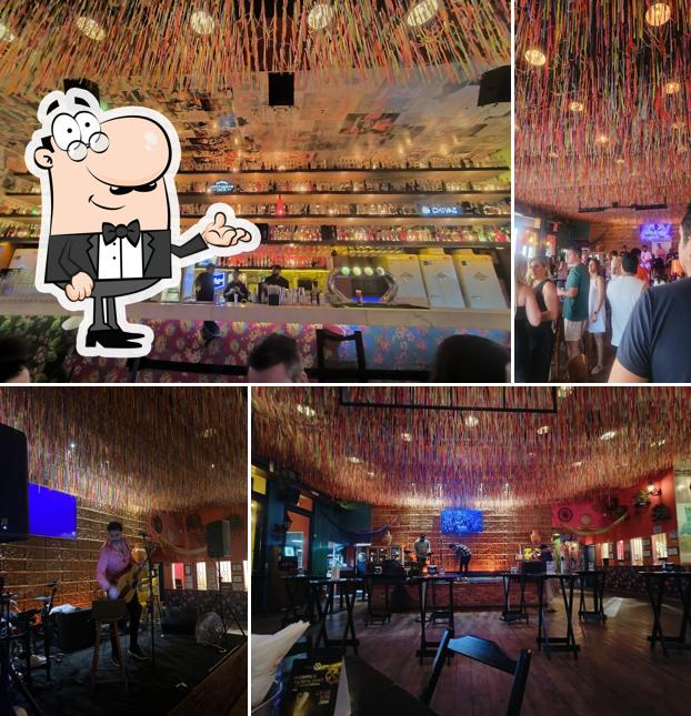 O interior do Tatu Bola Bar