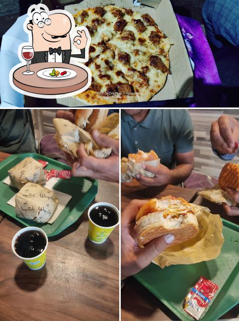 Meals at Wrapstick Express Foods (रेपस्टिक एक्सप्रेस आउटलेट)
