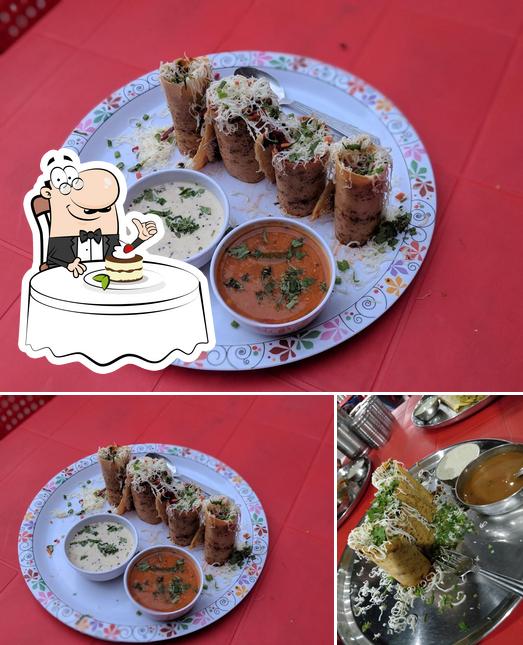 Chula Dhosa Hut provides a variety of desserts