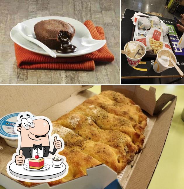 Domino's Pizza Vishal Mega Complex, Ulhasnagar offers a selection of sweet dishes