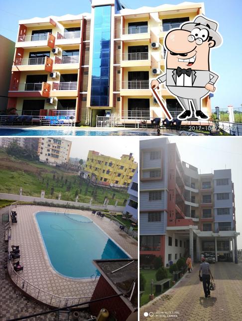 Check out the outside part of Hotel Swagatam International (Tarapith)