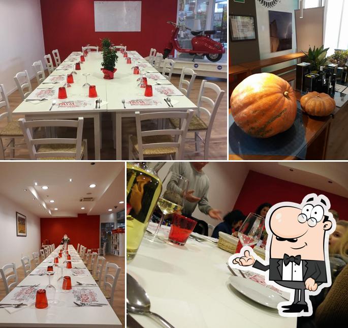 Gli interni di Red Restaurant- Red Bar
