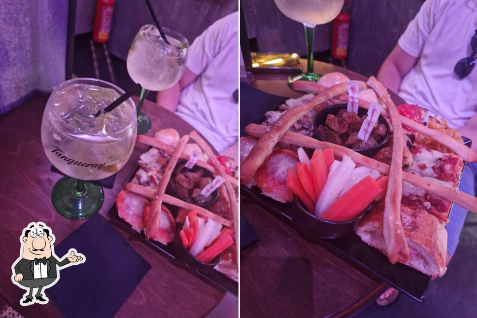 Siediti a un tavolo di 66 Fusion Bar