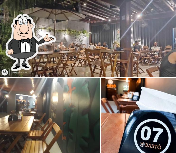 O interior do Bartô Hamburgueria