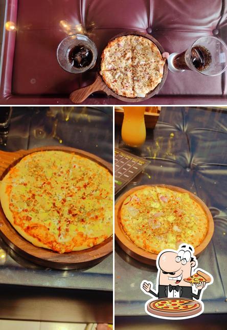 Pick pizza at Majesty Pizza
