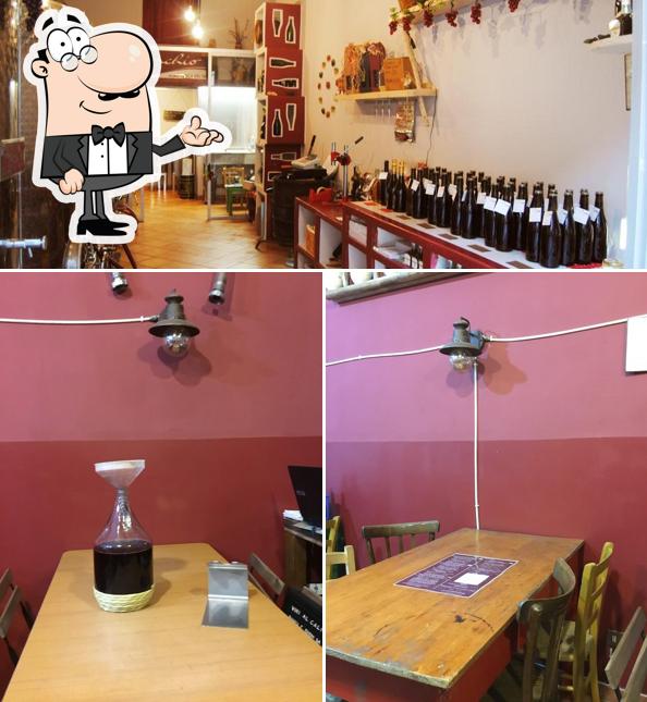 Gli interni di Il Torchio vini sfusi e olio