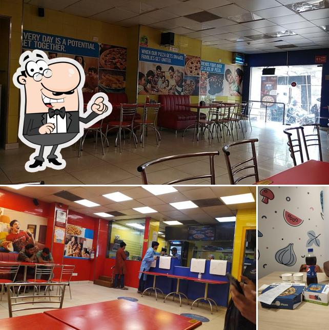 The image of Domino's Pizza Ulidh, Jamshedpur’s interior and beverage