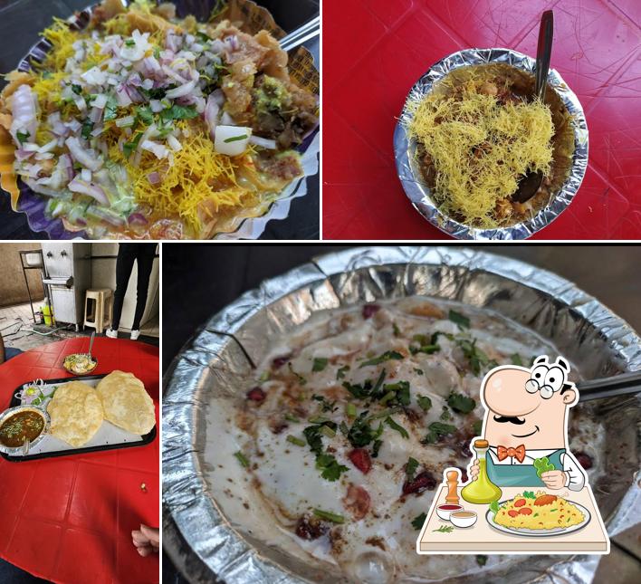 Food at Kanhaiya Samosa & Delhi Chaat Center