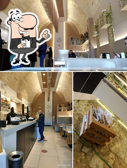 Dai un'occhiata agli interni di Caffè Marasma