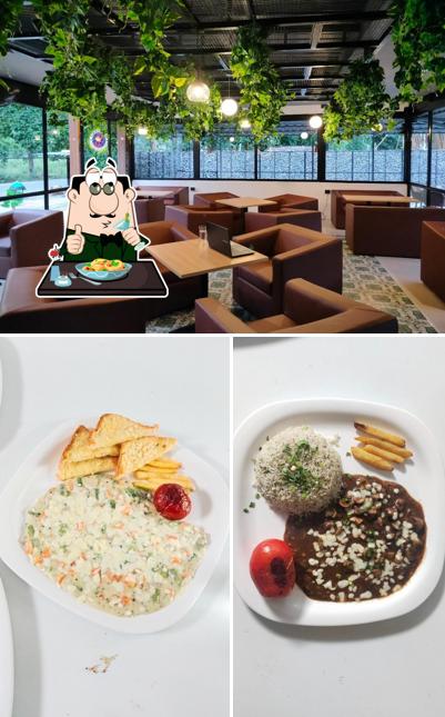 The image of food and interior at Kaapibar cafe