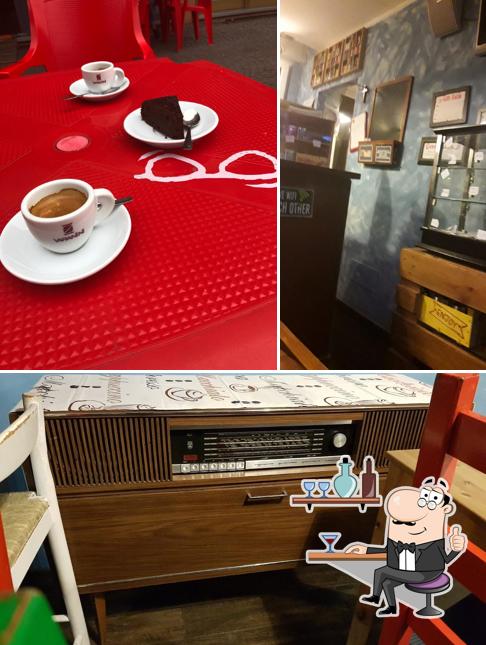 Dai un'occhiata agli interni di Bar Teatrio Caffè la Piazzetta