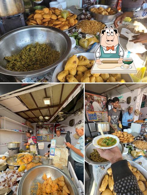 Samosa at Shri manji chat and kadhi kachori