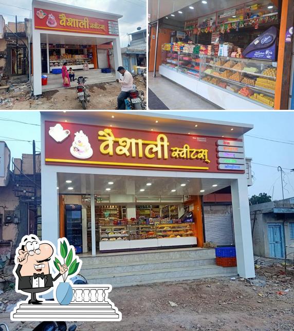 Take a look at the picture depicting exterior and food at VAISHALI SWEETS
