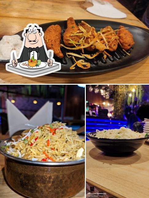 Food at Old Street Cafe & Restaurant (ওল্ড স্ট্ৰীট ক্যেফে আৰু ৰেস্তোঁৰা)