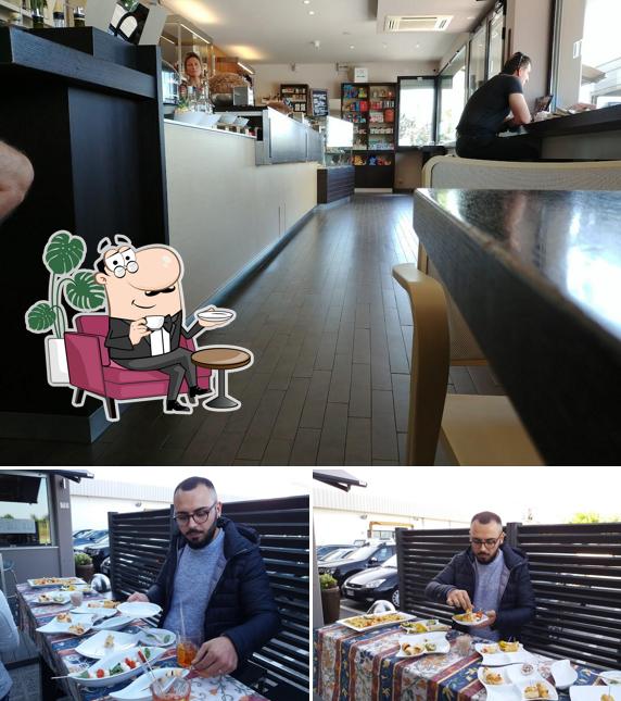 Dai un'occhiata agli interni di bar caffeino