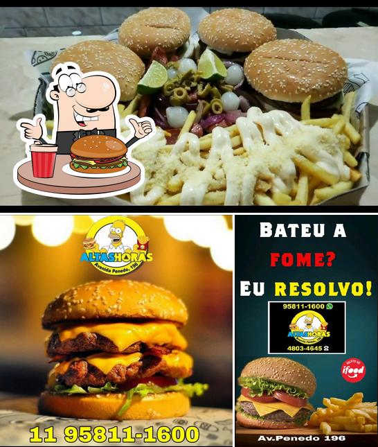 Peça um dos hambúrgueres servidos no Altas horas lanchonete com Delivery