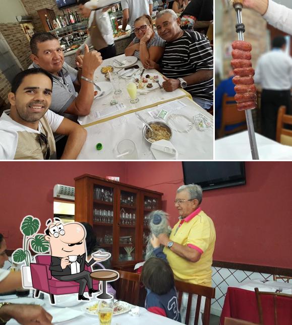 Veja imagens do interior do Churrascaria Tchan