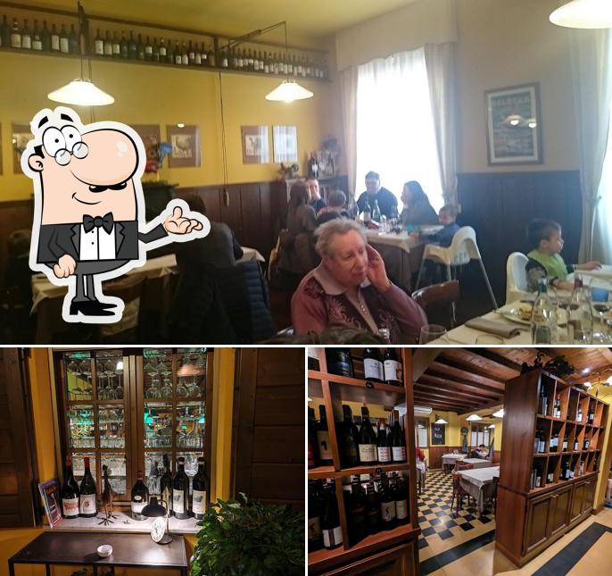 Siediti a un tavolo di Antica Trattoria del Gallo