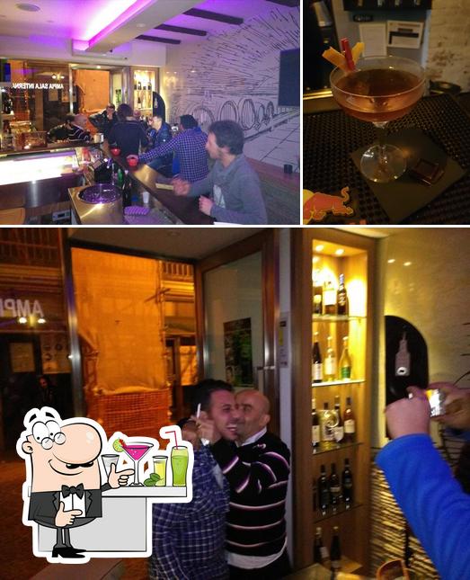 La bancone da bar e alcol del ristorante