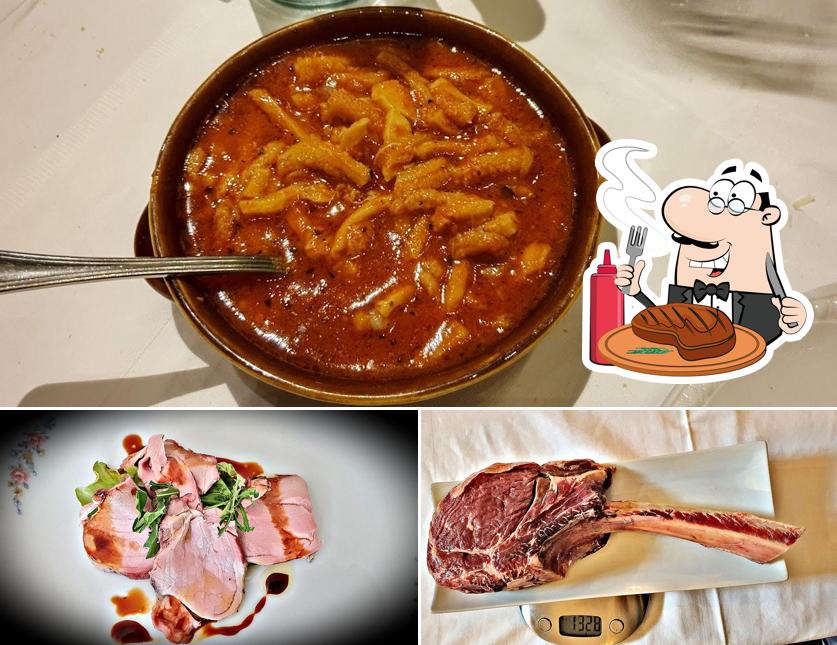 C'è un'ampia varietà di pasti per gli amanti della carne