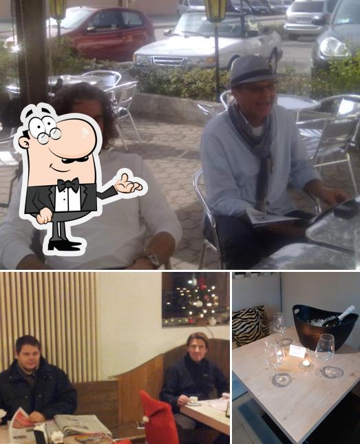 Siediti a un tavolo di Bar Casabianca