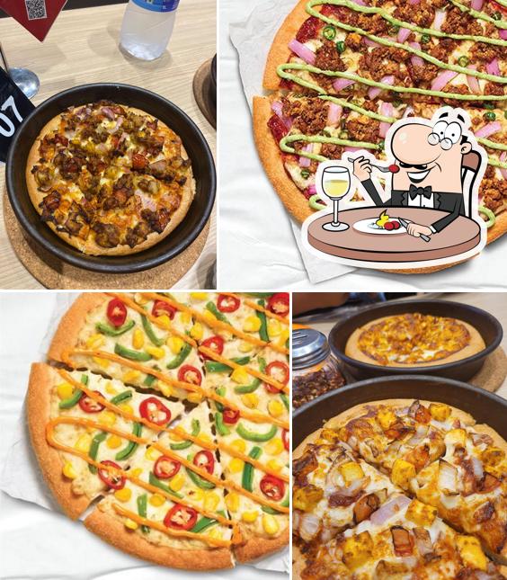 Food at Pizza Hut Atria Mall, Mumbai