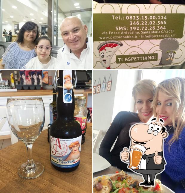 Puoi ordinare un rinfrescante bicchiere di birra chiara o scura