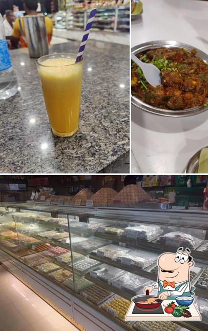 Chicken curry at Harish Bakery
