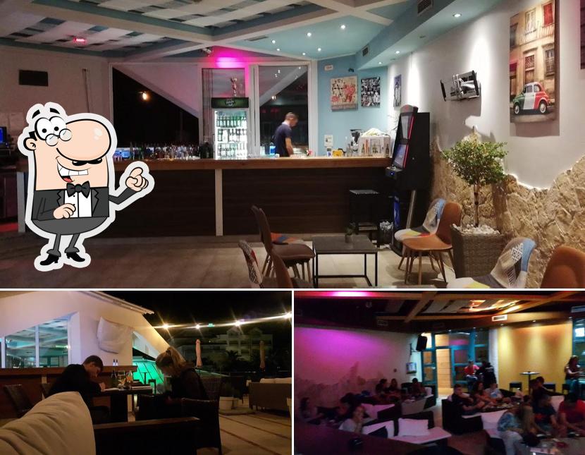 Dai un'occhiata agli interni di Bar Cinnamon