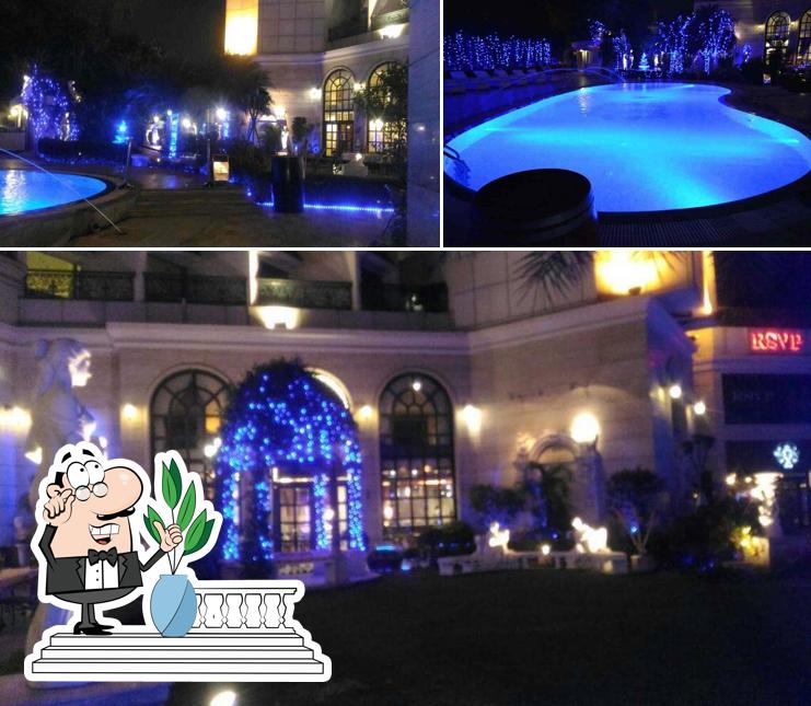 Check out the outside area of Royal China