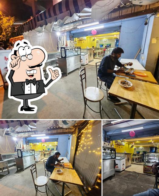 Check out how Khanabadosh looks inside