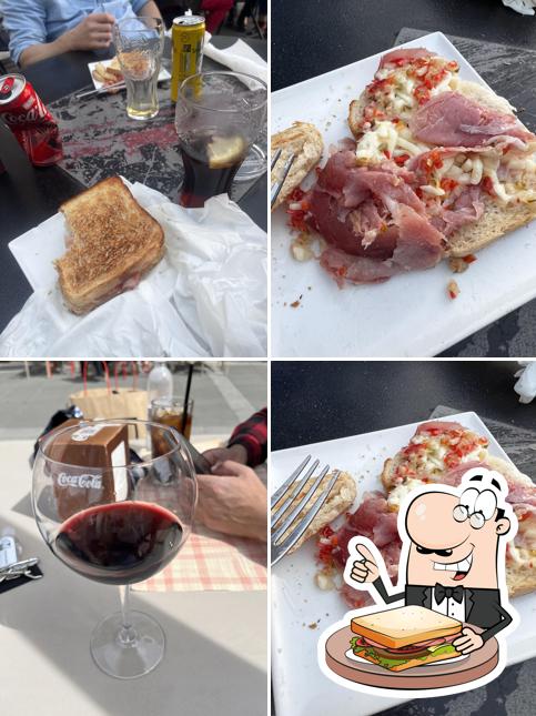 Toast al formaggio al Plaza Cafè