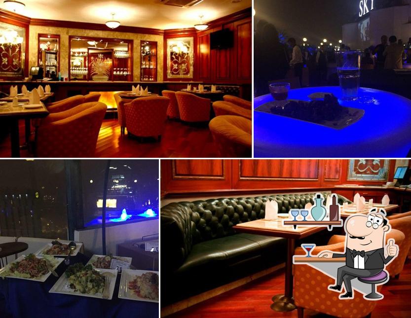 The interior of Onyx Bar - Hotel The Royal Plaza