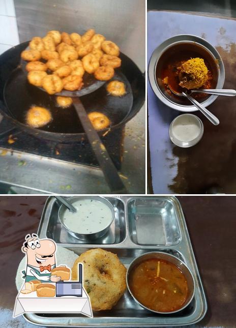 Garlic bread at Hotel Bharat Bhuvan