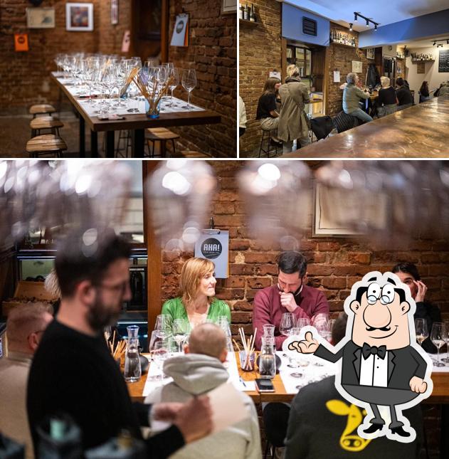 Siediti a un tavolo di AHA! slow wine bar